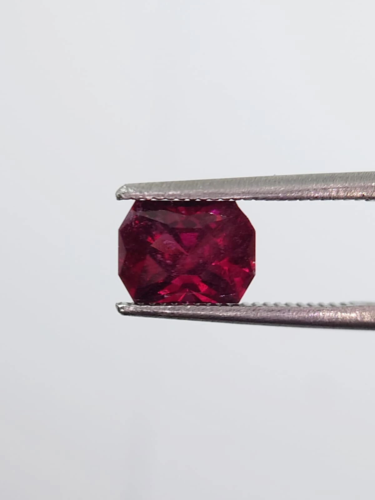 1.64ct Natural Rhodolite Garnet from Africa — view 4